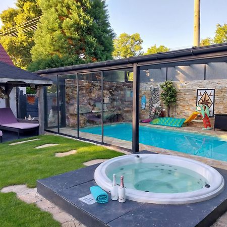 Aspen Villa Kamenny Ujezd  ภายนอก รูปภาพ
